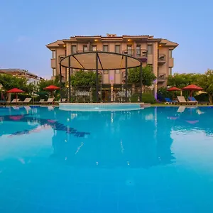Hotel Golden Moon